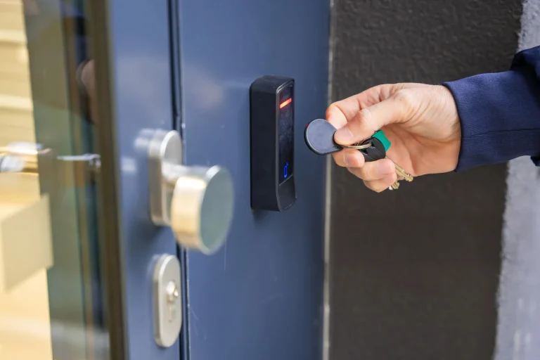 ouverture de porte avec lecteur de badge