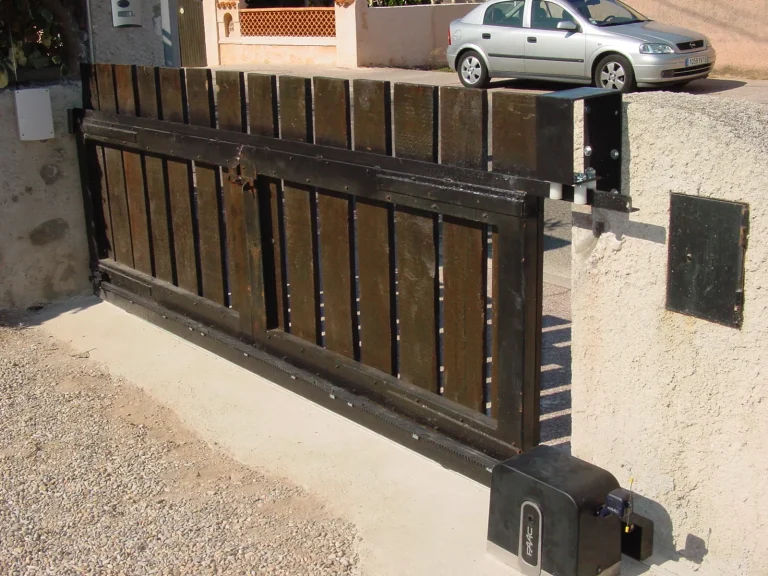 portail coulissant motorisé pour une résidence collective