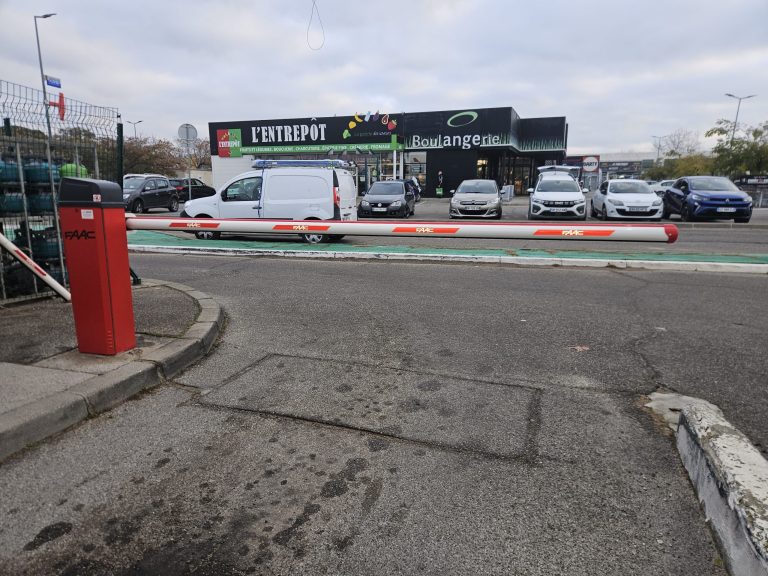 entrée de magasin avec accès barrière